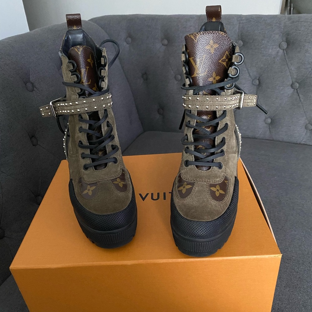 AUTHENTIC LOUIS VUITTON DESERT BOOTS